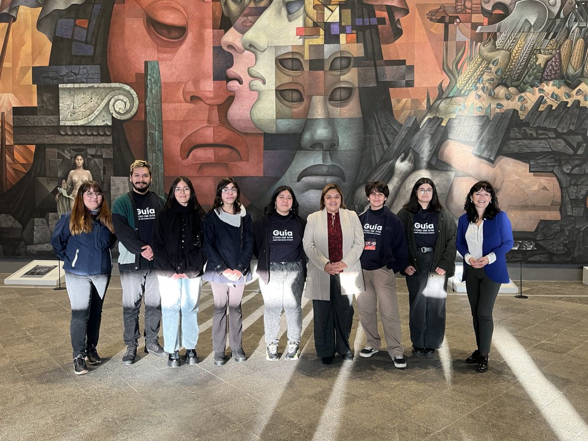 xagauche's tweet photo. Hoy tuvimos el gusto de recibir a la Embajadora de Mexico @EmbaMexChi y al Consul Honorario @CCMCespedes Junto a la Vicerrectora @PauPazRincon y equipos directivos y profesionales visitamos @UdecBibliotecas y @PinacotecaUdeC Fortaleciendo lazos históricos @vrim_udec @DriUdeC https://t.co/VgAlJCsqBk