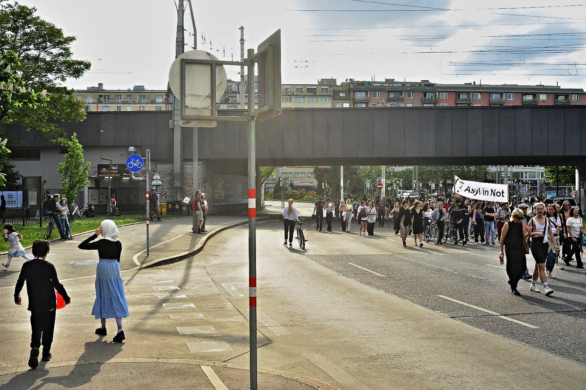 Dort und da - hier und jetzt? #1mai #MayDay2024 #mayday #streetphotography #people #protest