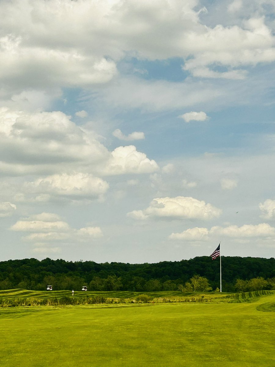 I had the most beautiful day golfing @TrumpGolfDC with the best caddie! Grateful for moments like this ❤️🇺🇸