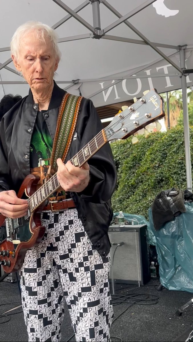 🔥This life is too short to not be yourself. What’s one thing that is unique to you? Mine is my collection of pants! 

#robbykrieger #unique #jazzmusic #rockmusic #jazzplayer  #newmusic #Jazzartist