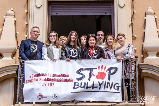 Elda se planta contra el acoso escolar valledeelda.com/noticias/educa…