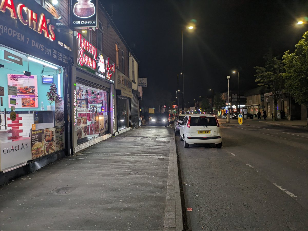 So 10:30pm most of the shops are closed in #Levenshulme which means plenty of in street parking 
So why do drivers still feel the need to park on the pavement?