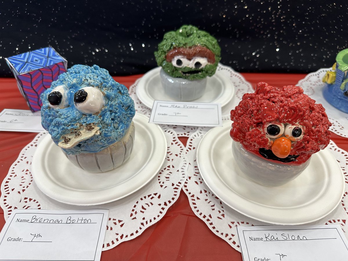 Now these are some good looking cup cakes!!!  More demonstrations of terrific craftsmanship at the BMS Art Show!!!  #BeProudToBeBay