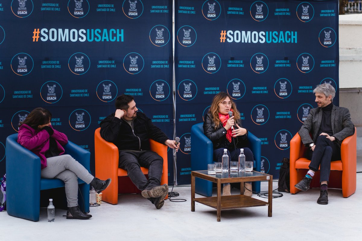 #DiaMundialDeLaLibertadDePrensa 
Para terminar el día asistimos al conversatorio “Libertad de prensa, democracia y sostenibilidad” junto a tres grandes periodistas con el Foro Griego de la Universidad lleno de futuros y futuras comunicadoras. 

@usach @ChilePeriodista…