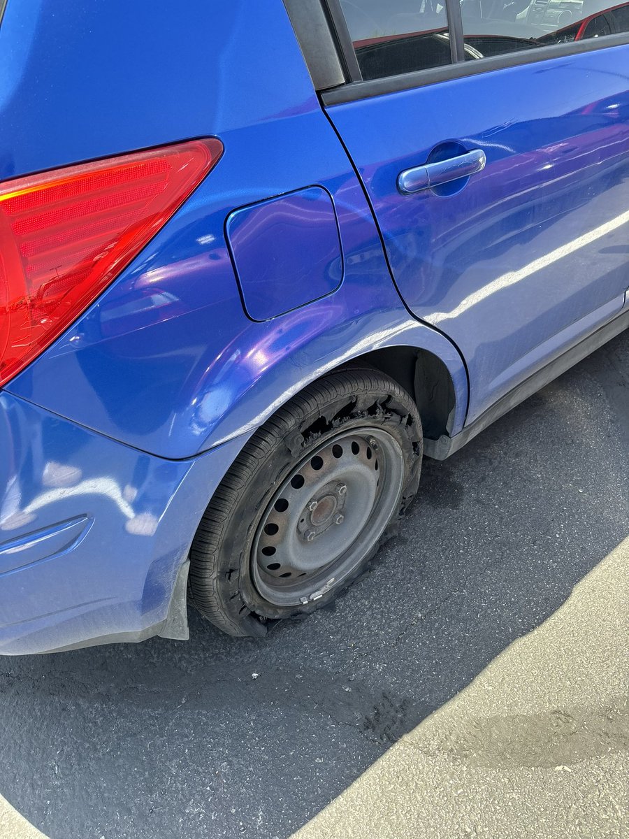 breezyartz's tweet photo. Oh these curbs are fighting BACK https://t.co/RfnORnk9fK
