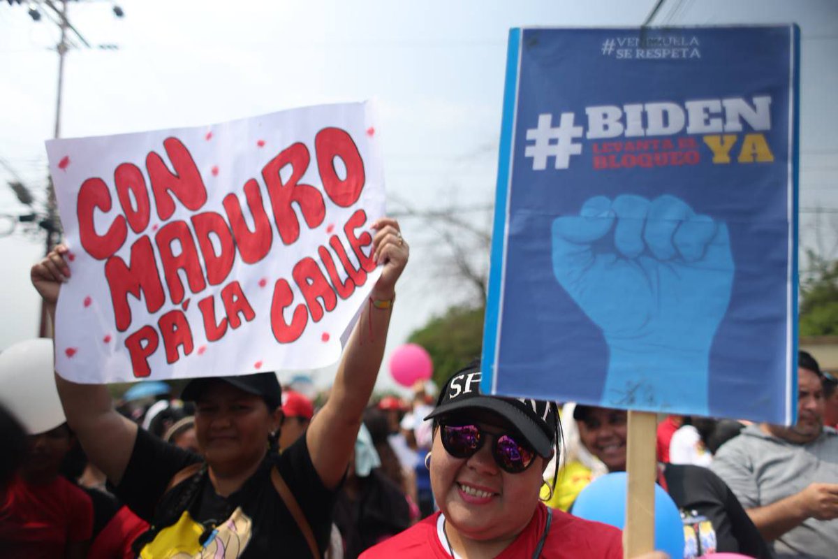 Las fuerzas revolucionarias se movilizaron en las calles de Dabajuro, cuánto calor patrio de mis hermanas y hermanos del estado Falcón, quienes han salido en máxima organización y claridad a exigir el cese de las más de 900 sanciones. ¡Somos un pueblo que defiende su soberanía!