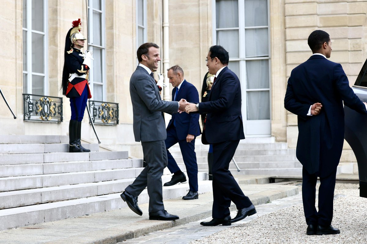 マクロン大統領と会談しました。昨年末に発表した日仏ロードマップが着実に実施され、二国間協力が具体的に進展していることを歓迎し、また、日仏部隊間協力円滑化協定（RAA）の交渉を開始することとしました。引き続き、安全保障をはじめ、幅広い分野でフランスとの協力を深めていきます。