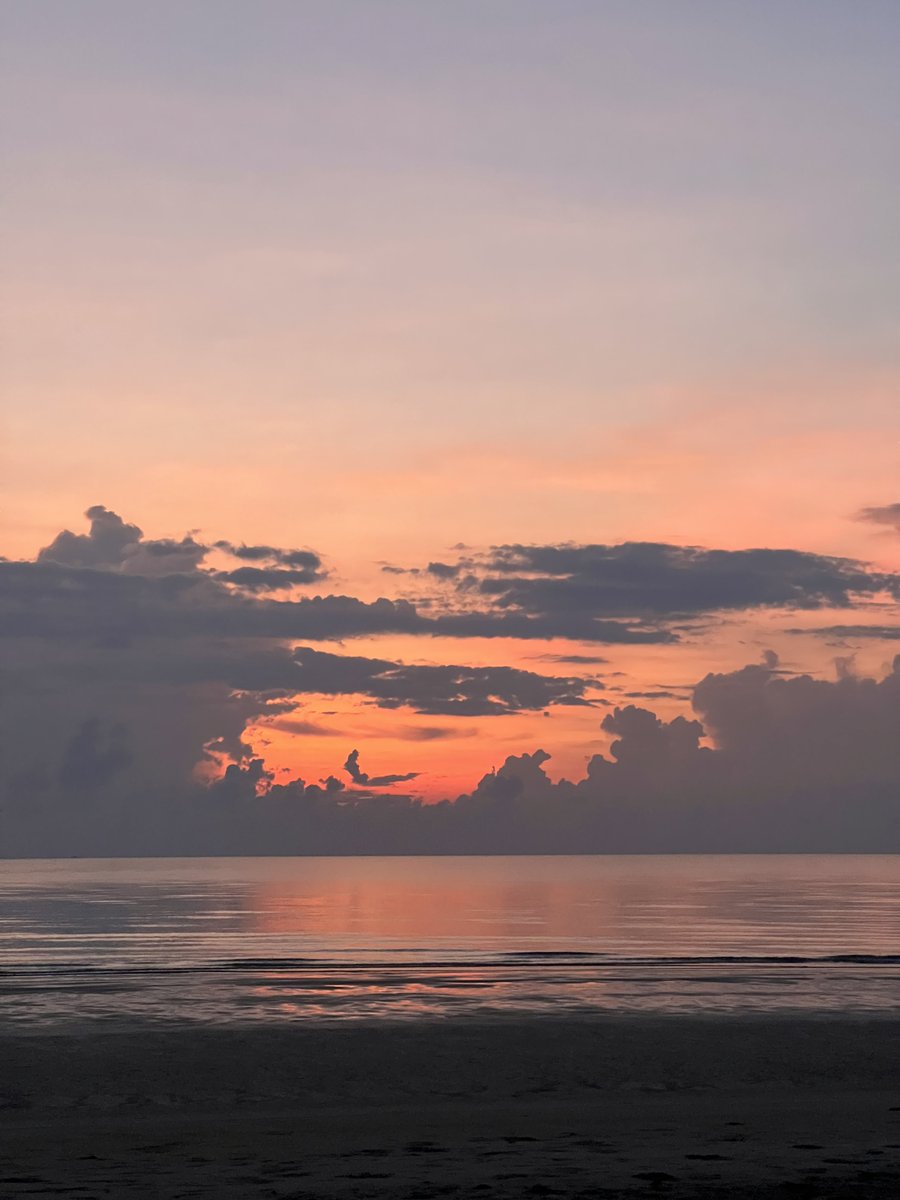 Sunrise harini pantai sepat, kalau tengok awal-awal tu mcm boring je boleh relax dulu 5-10 min tahu-tahu cahaya tu memancar😆