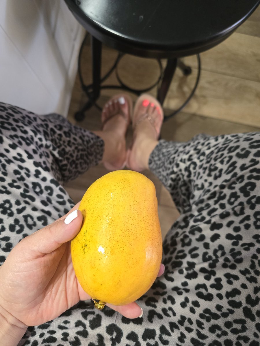 Y de postre, mango. 🦉😋📸 #YoTengoAlasdeTecolota #MangoLovers #havaianas