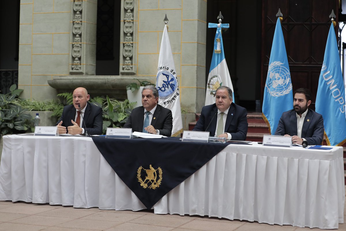 El @MinSaludGuate ha firmado un convenio con la UNOPS para que más guatemaltecas y guatemaltecos tengan accesibilidad a una atención digna en los servicios de salud y a medicamentos, equipo e insumos de calidad. 💊🩺