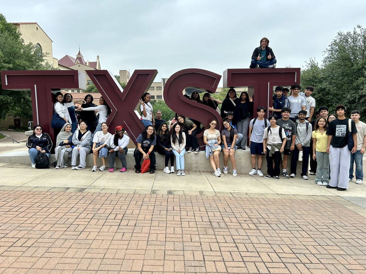 MrsDavidson5678's tweet photo. Great day visiting Texas State University with these Phoenix!! @SingleyAcademy @IrvingISD @IISDCounseling #irvingisdgoestocollege https://t.co/LD38jpgPcR
