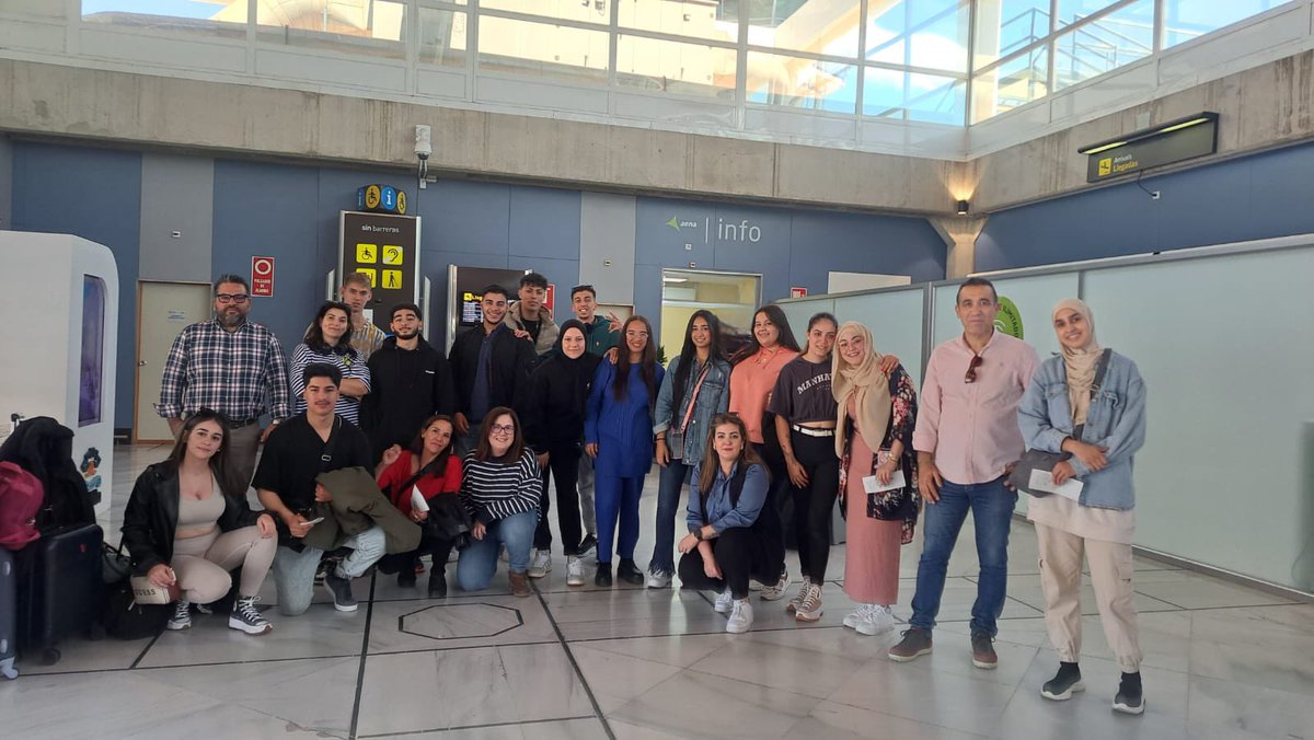 Esta semana han partido para la localidad italiana de Avezzano los 16 alumnos que este año participan en el #Erasmus. Junto a ellos, varios profesores que se encargarán de acompañarles en sus primeros días. ¡Les deseamos que aprovechen y disfruten al máximo esta experiencia!