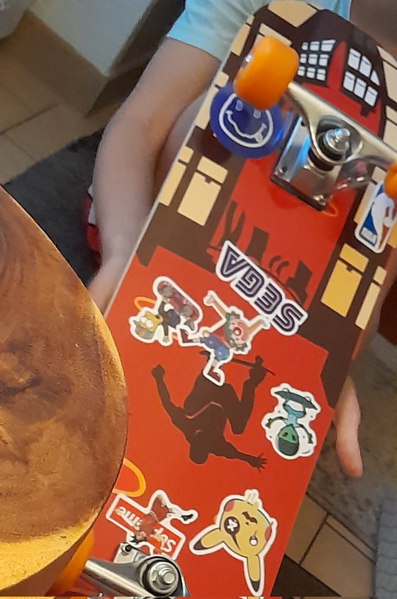 TomBert21mbtc's tweet image. GM, #Plebs!🤩
My kids, #stickerbomb|ing their boards rn🥳
So proud! #BitcoinDad