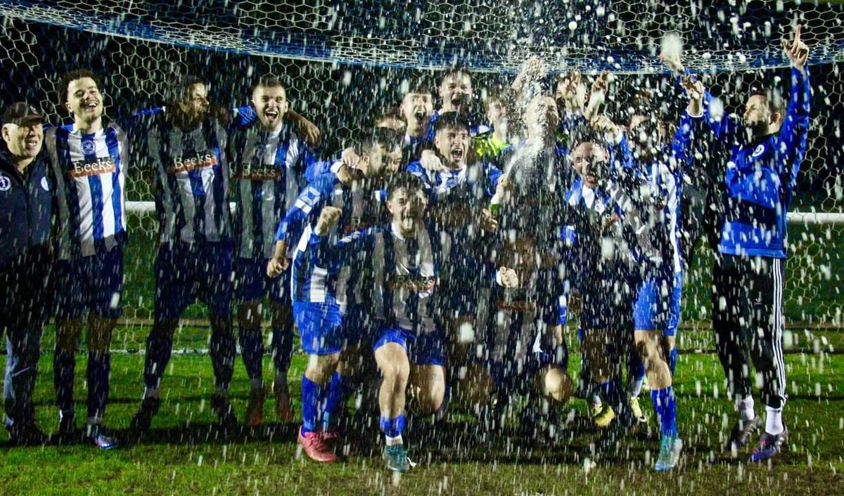 Well done to our Reserves team for winning the League 💙⚽️📸 #wearepenn #pennandtylersgreenfc