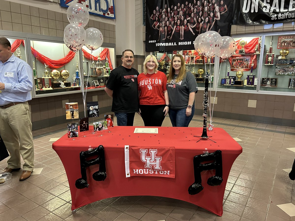 This morning, we celebrated our amazing Fine Arts seniors at @TISDTHS who are continuing their fine arts study and participation in college! Congratulations to these amazing students on Signing Day! @TomballISD #destinationexcellence (2/2)