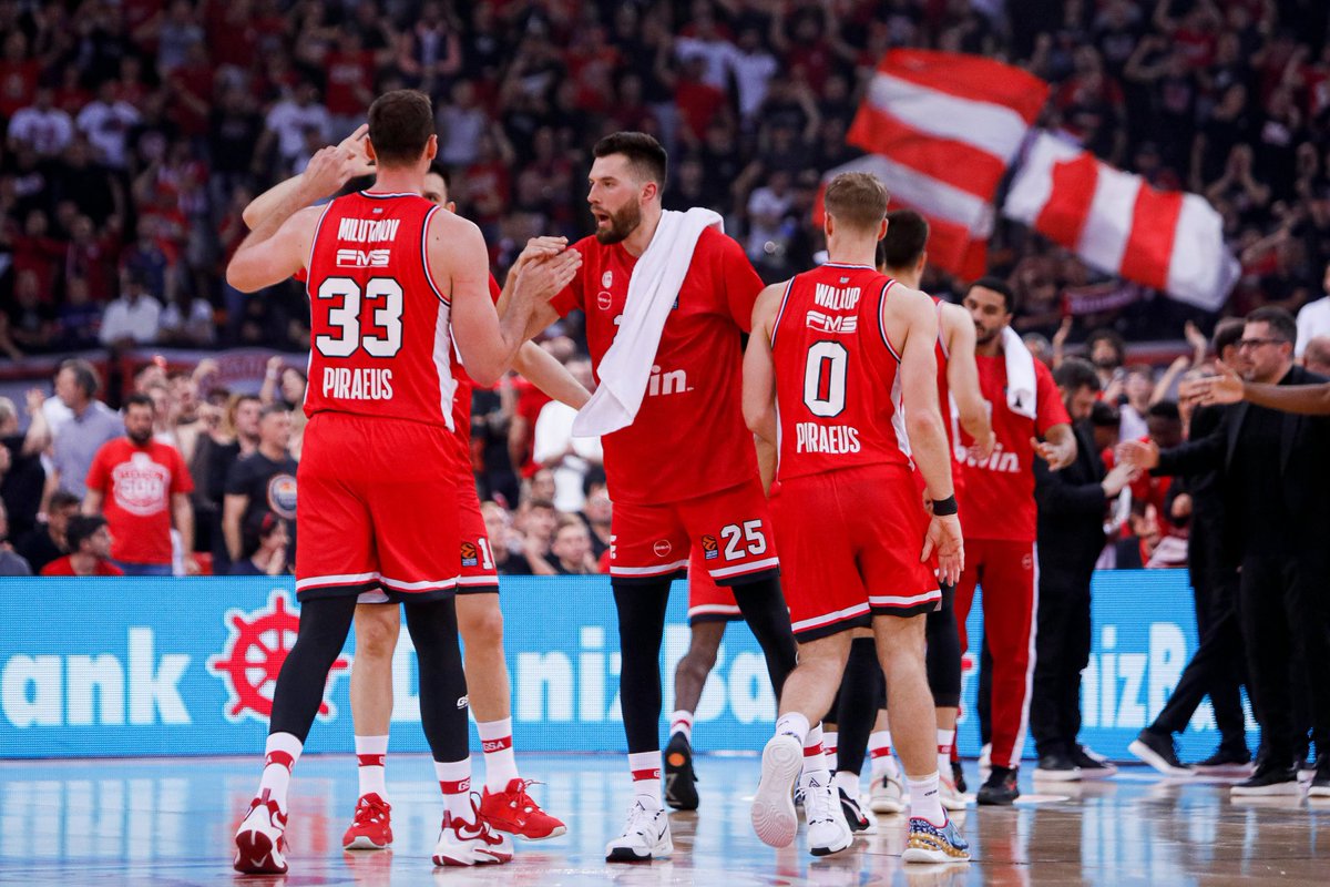 OLYMPIAKOS, BARCELONA'YI RESMEN SAHADAN SİLDİ 😱

Play-off serisi 4. maçında Olympiakos, Barcelona'yı tam 34 sayı farkla 92-58 mağlup etti ve seriyi 5. maça taşıdı.