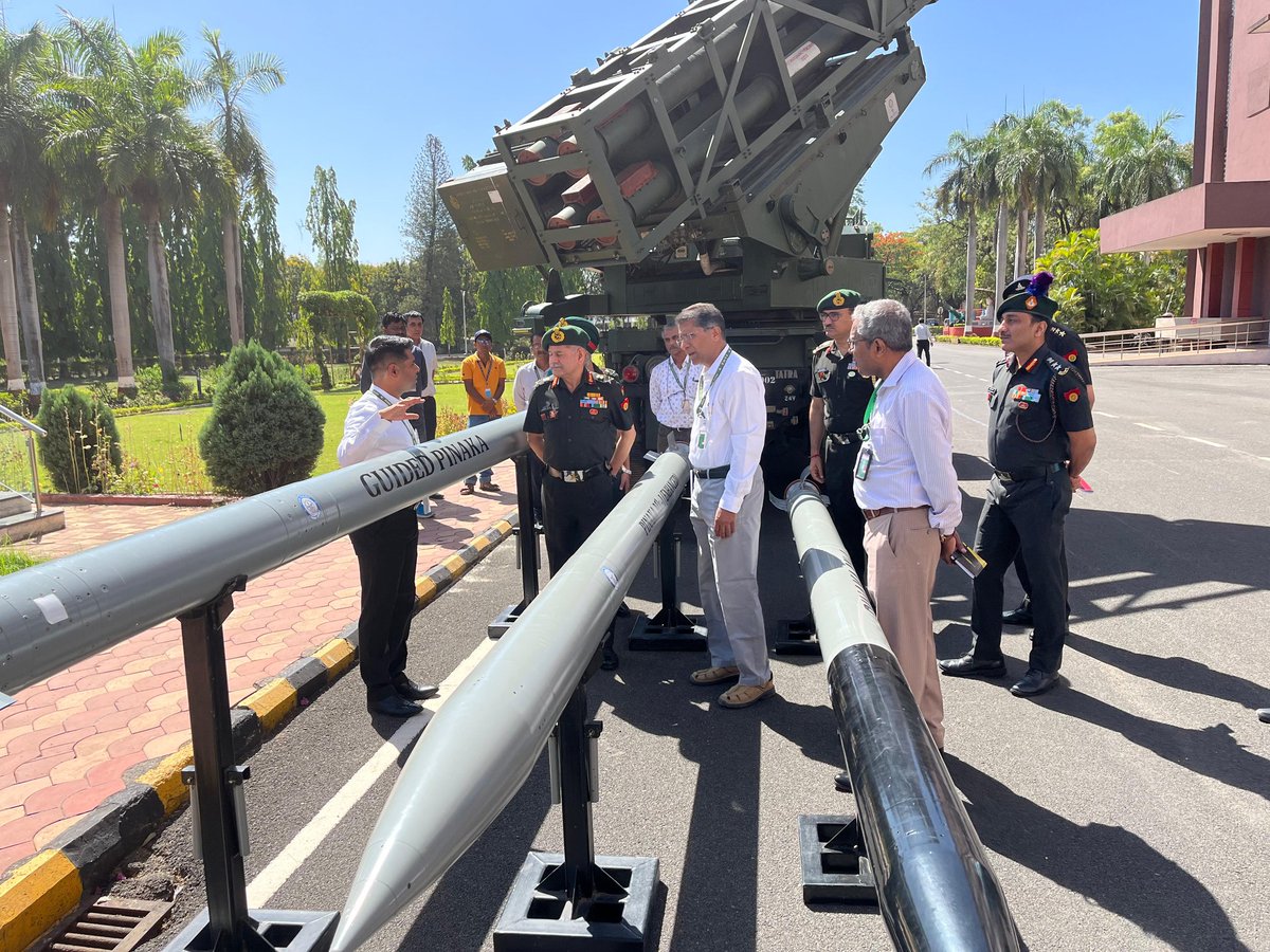 #LtGenUpendraDwivedi #VCOAS during his visit to #Pune visited various Industries affiliated to Ministry of Defence in production of equipment for the Armed Forces. Visit included The Armament Research & Development Establishment (ARDE), Larsen & Toubro (L&T), Predictive…