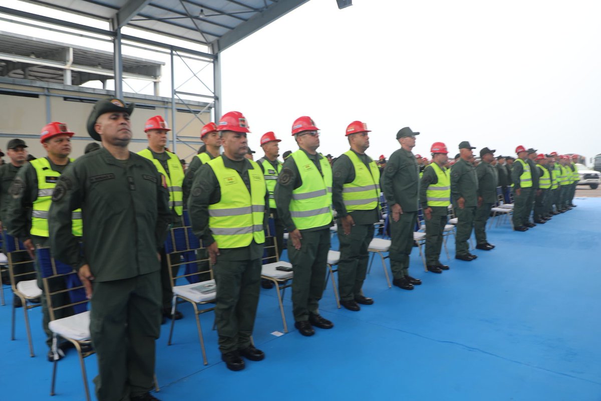 📷 #Importante || Desde el Fuerte Tavacare, el General en Jefe @vladimirpadrino acompañado del Estado Mayor Superior de la FANB dio inicio a la Jornada Especial de la Gran Misión Negro Primero, como parte del 1 x 10 del Buen Gobierno en el estado Barinas. Cuenten nuestros…