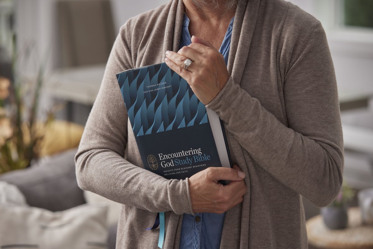 Ready to deepen your #faith? Check out the Encountering God Study #Bible—every note and sketch draws you closer to God's heart. 📖

✨ Enter our giveaway to win a copy! kingdomfirsthomeschool.com/journey-heart-…

#SpiritualGrowth #BibleStudy #EncounteringGodStudyBibleMIN