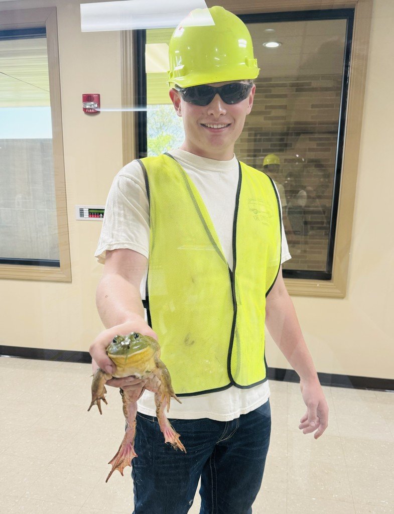 The Heavy Equipment class found a new friend for Veterinary Science while doing some work outback today! 
#SCCexperience #SCCheavyequipment #FrogWranglers