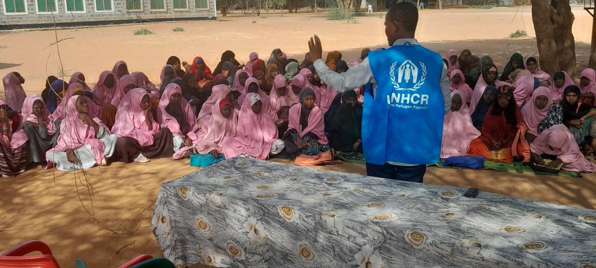 Refugee UN Volunteers are forging stronger and more inclusive communities in Dadaab camp, Kenya 🇰🇪.

UN Volunteers Aliya and Adow stand #WithRefugees, addressing the unique challenges refugee youth face every day. 

Read more: bit.ly/3wdaIwm