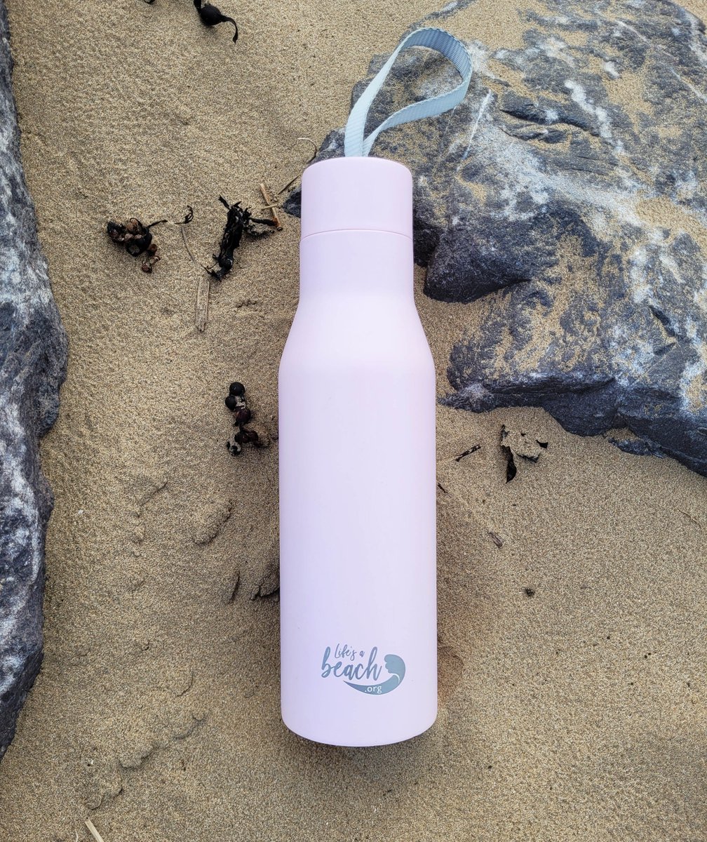 Quench your thirst for change! Switch to our reusable bottles and sip sustainably to help save our planet, one refill at a time. 🌍💧🌸 
#lifesabeachuk 
Get yours here: procook.co.uk/product/lifes-…

#RefillRevolution #SustainableSipping