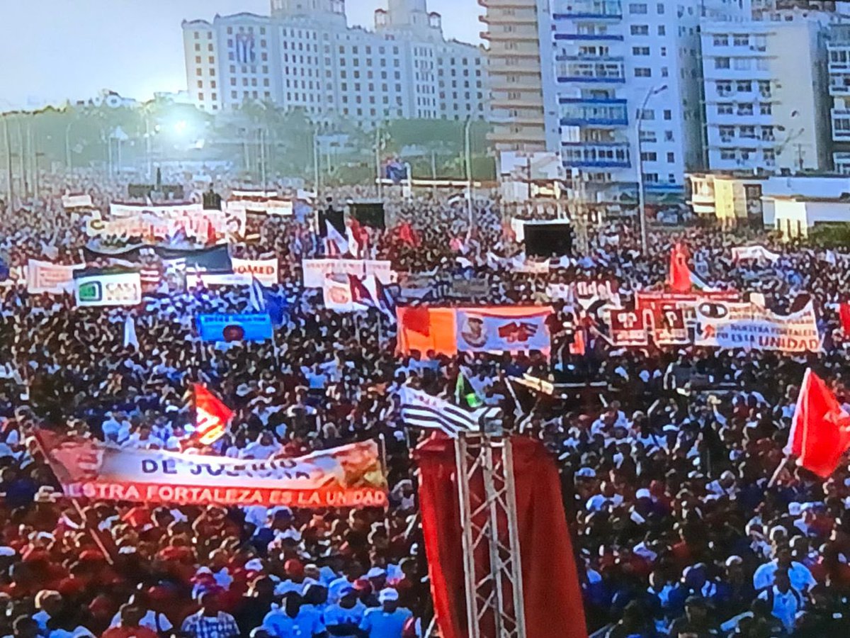 🚩🇨🇺 Povo cubano nas ruas em defesa do socialismo e da Revolução! ✊ Viva o trabalhador e trabalhadora! ✊ Viva Cuba Socialista! #1ºdeMaio 👷‍♂️ Leia no nosso blog: convencao2009.blogspot.com/2024/05/1-de-m…