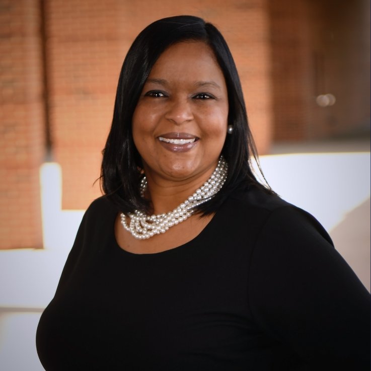 Congratulations to Tiffanie Smith, @J_Renaissance National Renaissance Staffulty of the Month for May! Click to learn more: bit.ly/NNPS-TiffanieS 💙💛 @HeritageHS #NNPSProud #TeamNNPS