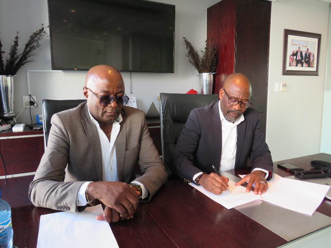 LazJacobs's tweet photo. Shipi FM and the Windhoek Observer signed a cooperation agreement. @mkshipanga @ObserverNamibia @ParagonNamibia https://t.co/0NxBlRIFgr