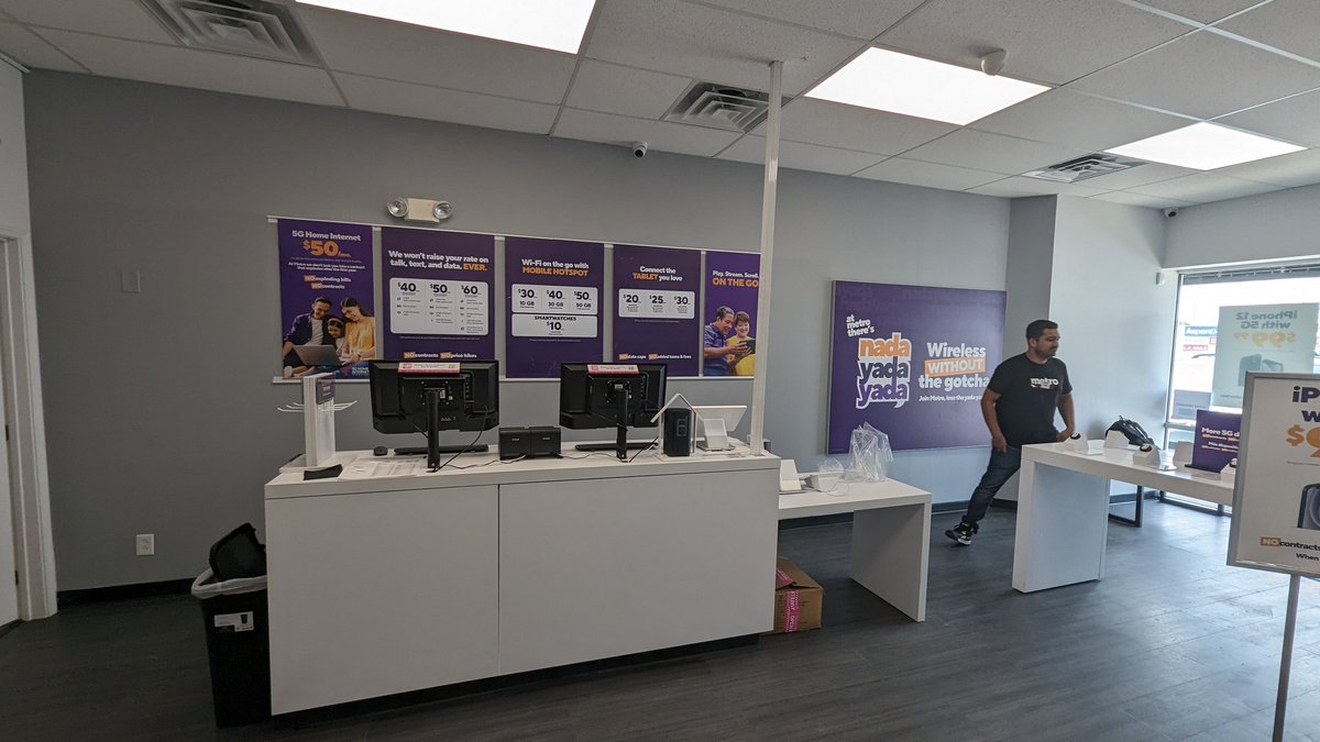 Welcome to the new @MetroByTMobile store in Glen Carbon, IL! With opening scheduled for 5/3, we're ready to service the customers in the area! @thayesnet @TimMiller44 @Astronautjroc