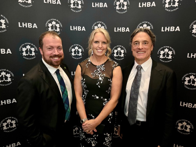 OHBA 1st Vice President Mike Memme & @CHBANational President Sue Wastell were welcomed to the @LHBA_  Presidents Gala by CEO Jared Zaifman. Thank you for inviting us to share in celebrating the talent & dedication of the LHBA membership! 
#HBAnetwork
#CelebratingMembers