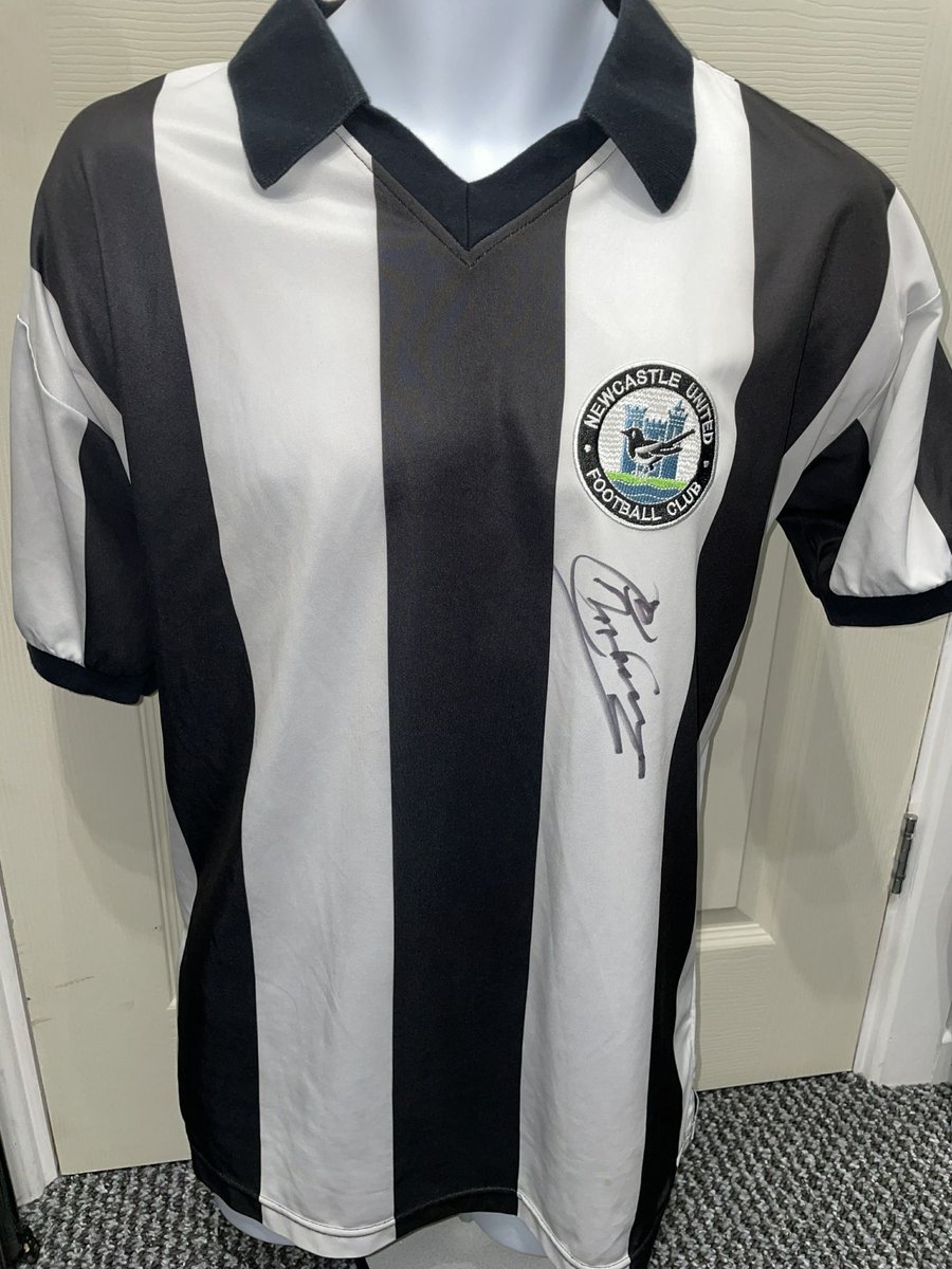 Excellent signed Chris Waddle Newcastle 1980's retro shirt.

Available to buy it now @ buff.ly/4cYqsE4 

Or from our Ebay store @ buff.ly/3xRGrU0 

#NUFC #NewcastleUnited #ChrisWaddle #Waddle #ToonArmy
