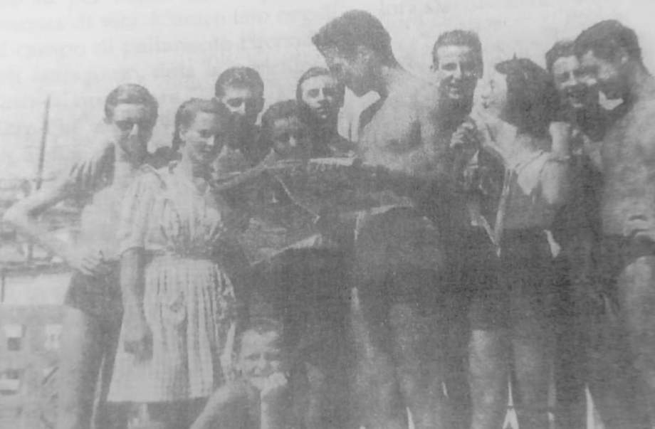 E poi tra il '37 e il '39 dalla serie C alla A del campionato di pallanuoto. E il secondo posto ai Mondiali con la nazionale universitaria a Vienna, tre giorni prima dell'invasione della Polonia. Quindi nel Partito Comunista clandestino, presentato a Natta e Pajetta.