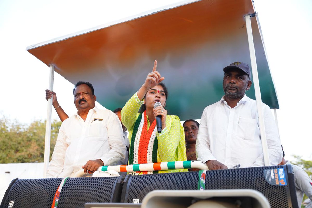 YJR_INC's tweet photo. పాలకుర్తి మండలం నరబోయిన గూడెం, వావిలాల గ్రామాలలో  పార్లమెంట్ ఎన్నికల నేపత్యంలో అశేష జనవాని మధ్య ప్రచారం నిర్వహించిన ఎమ్మెల్యే యశస్విని ఝాన్సి రెడ్డి గారు.. https://t.co/lwK4ShZPc6