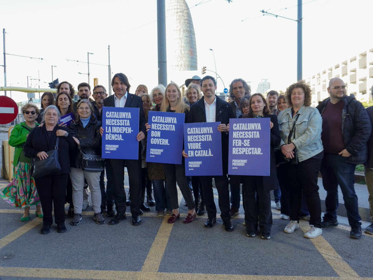 Junts_BCN's tweet image. Avui hem caminat i fet l’#Eixample Circuit a quatre punts emblemàtics del districte per explicar què necessita #Catalunya i #Barcelona!

#PuigdemontPresident