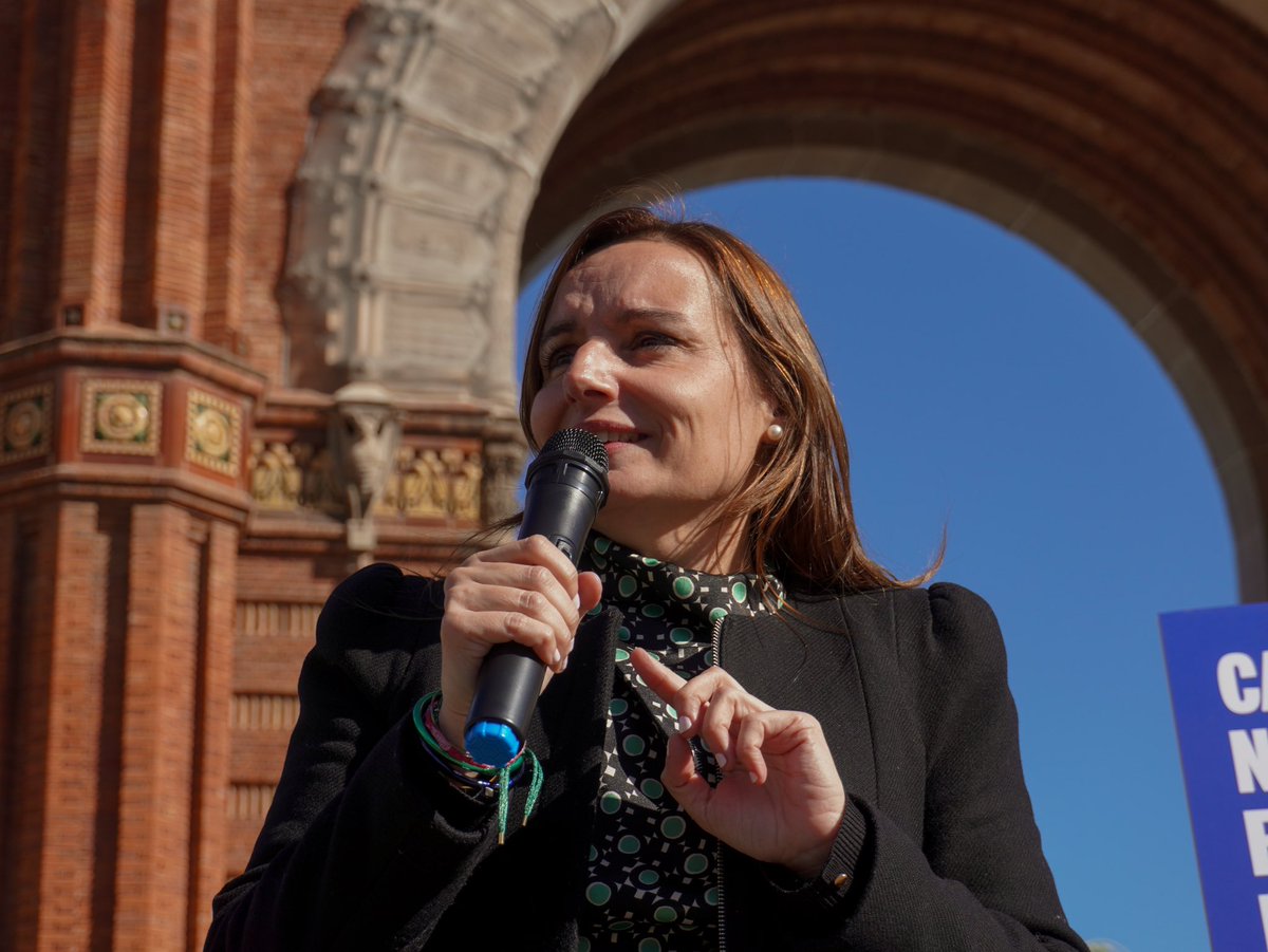 Junts_BCN's tweet image. Avui hem caminat i fet l’#Eixample Circuit a quatre punts emblemàtics del districte per explicar què necessita #Catalunya i #Barcelona!

#PuigdemontPresident