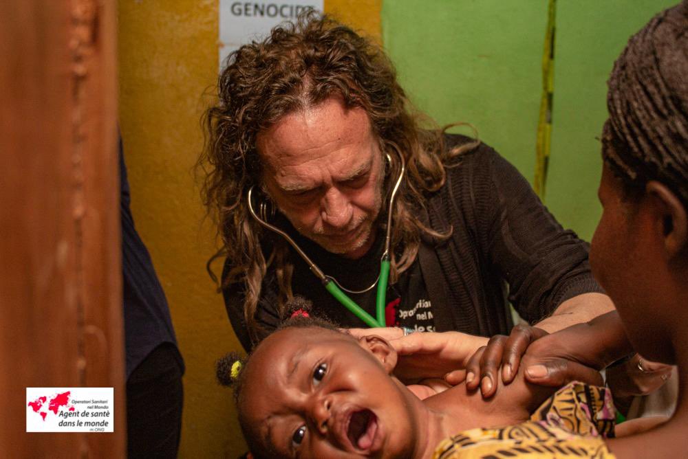 Coopération italienne en #RDCongo 🇨🇩 L’ONG Operatori Sanitari nel Mondo - Agents de santé dans le monde ⚕️de Castel Volturno, Naples 🇮🇹, a terminé une mission d’urgence contre les infections 🦠 et la malnutrition 👨‍🍼 dans les camps des réfugiés autour de Goma et de Bukavu.