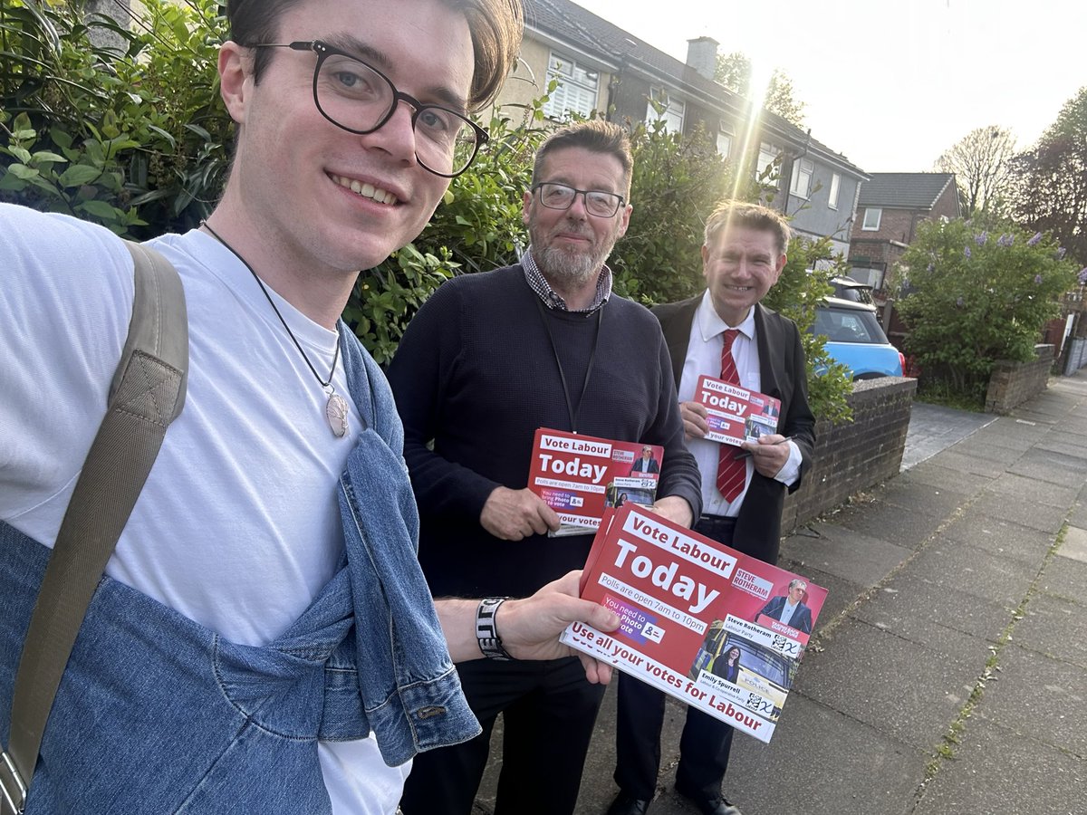 Polling day stop 3 - getting the vote out in Speke on a gorgeous evening 🗳️ Still time to vote Labour - polls close at 10 🌞🌹
