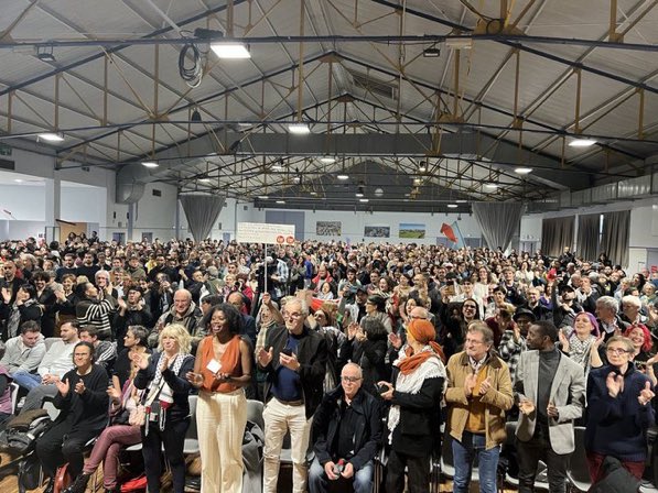 Voilà exactement pourquoi ça tape si fort sur #LFI, à Vénissieux la salle est pleine à craquer et c’est comme ça partout…🤷🏻‍♂️😏🤫

#UnionPopulaire #Europeennes2024