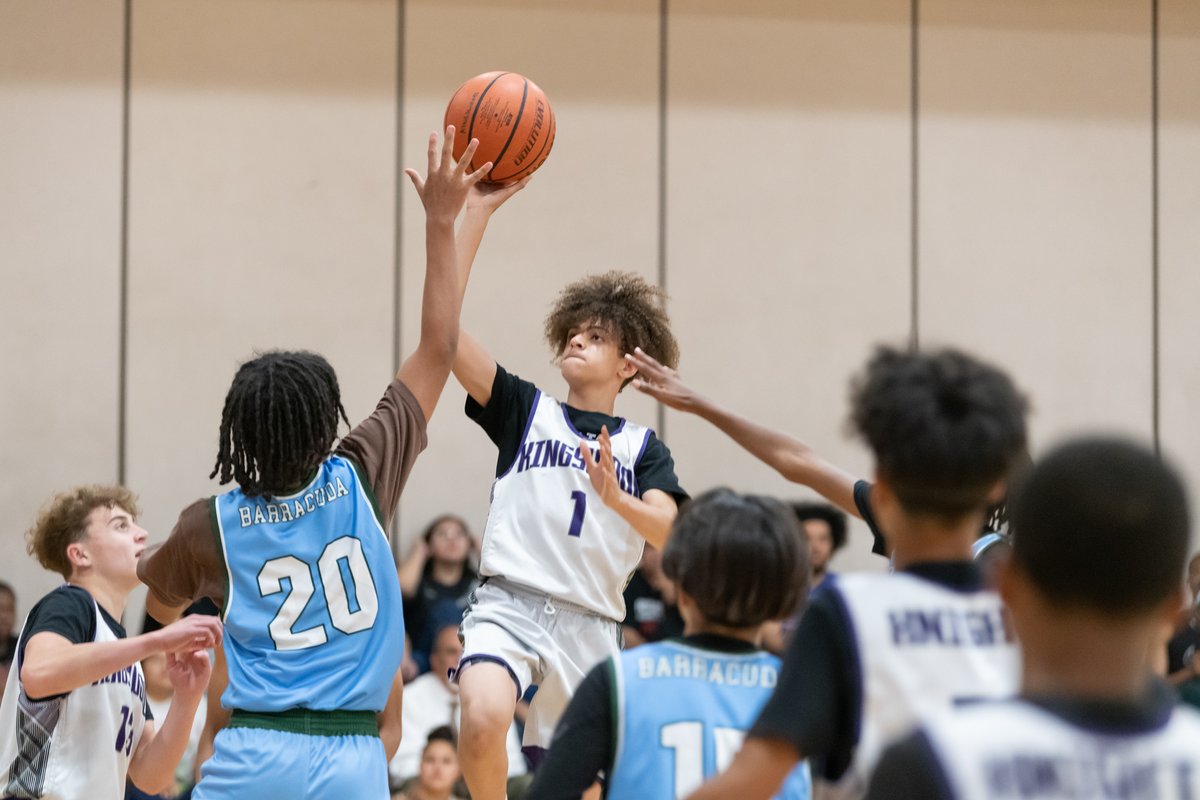 .@KGWESKnights battled @RVSBarracudas last night in Middle School Boys Basketball action. The Knights came out on top and now face the @ApaRangers tonight in the chip! Good luck to both teams. Tip off is 6:15pm at Valley Vista High School gym.
