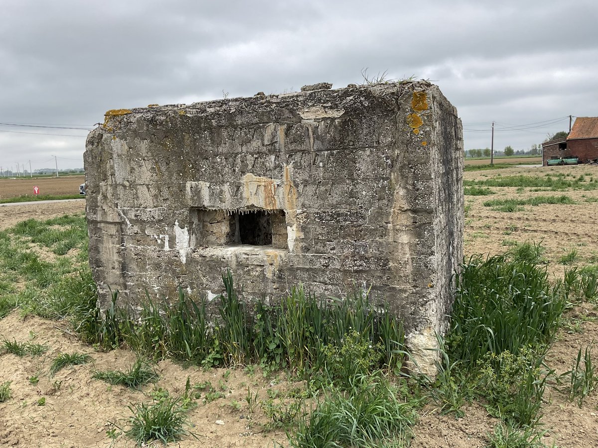 British #ww1 blockhouse at Robecq on the Lys battlefield. Constructed in late 1917. A number of them were built but only a few remain in this area. Note “silent pickets” inside.