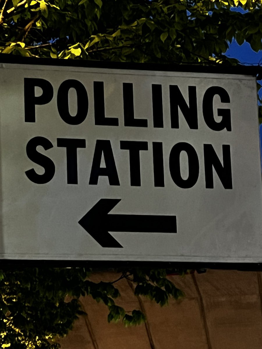 Two hours before the polling station close. Vote for @SadiqKhan, Vote for @JSmallEdwards and Vote for Labour!