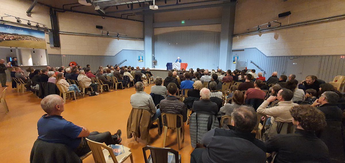 Ce 2 mai près du Puy en Velay (43) pour la réunion publique de François Asselineau en campagne électorale #Europeennes2024 liste d'union nationale pour le pouvoir d'achat et la paix. #Frexit