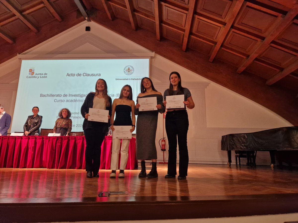 Bie_Praves's tweet photo. Hoy nuestro alumnado de 2º #BIEPraves ha asistido Acto de Clausura del #BIE 2023-2024 en el Paraninfo Palacio Conde Ansúrez de la @UVa_es 
Un acto emocionante con la tradicional entrega de Diplomas. Sus profesores y profesoras estamos orgullosos de su desempeño. 
#LaCienciaMola https://t.co/74zi6JjQs4