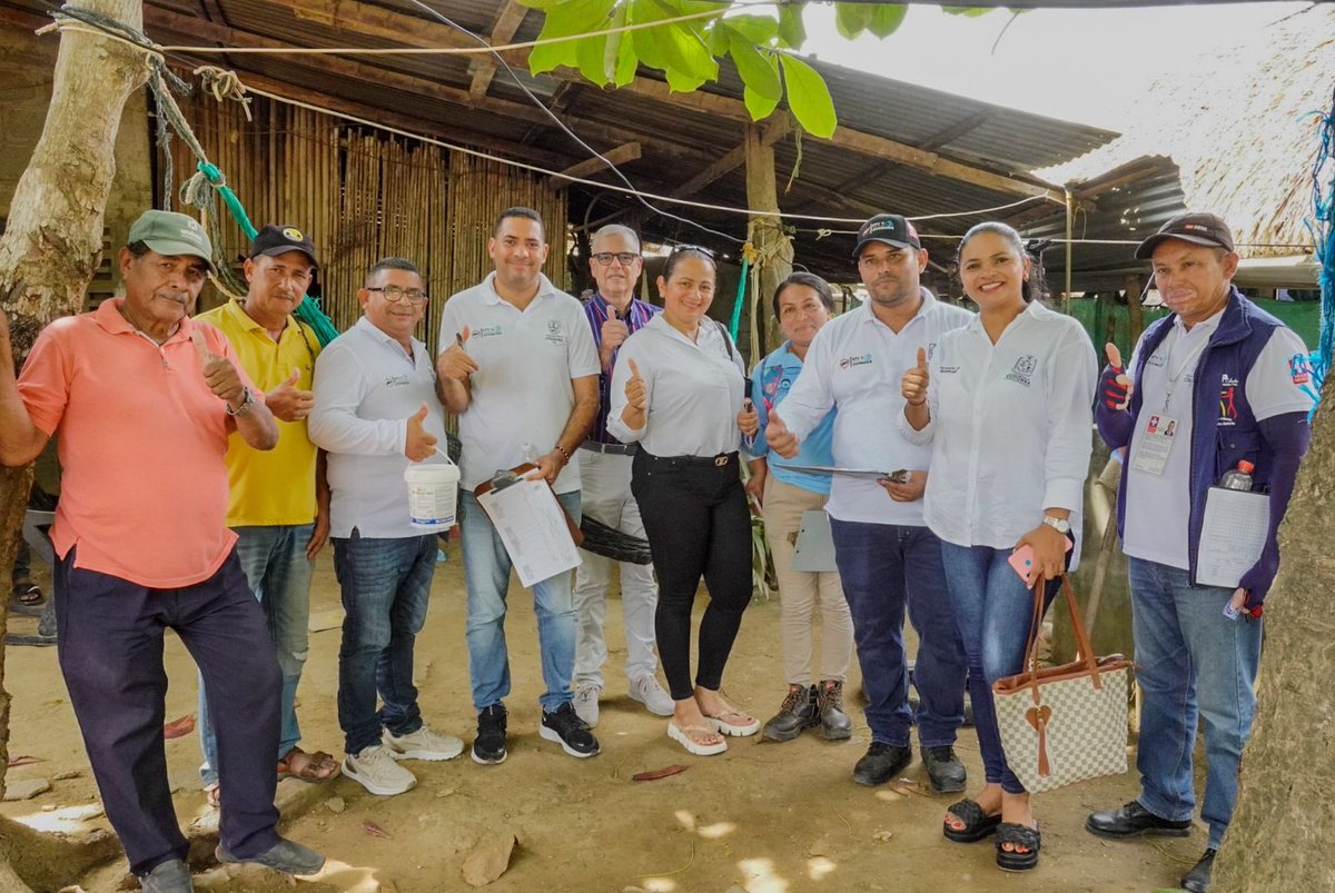 #PasóHoy ¡La Misión #TodosContraElDengue no baja la guardia! 🚫

Estuvimos Cotorra con el equipo de control de ETV y Zoonosis y el equipo de salud de la @alcaldiacotorra en el barrio Alfonso Jalal, educando casa a casa sobre cómo prevenir la proliferación del dengue. 🦟