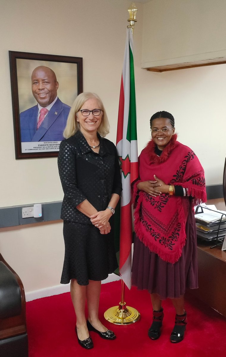 Le renforcement de la coopération bilatérale entre le #Burundi et l'Australie dans différents domaines, était au menu de la rencontre de S.E Amb.@EvelyneHabonim1 et S.E Jenny Da Rin,Amb. d'Australie au #Kenya, lors de sa visite de courtoisie effectuée ce jeudi 2/5/2024 à Embassy.
