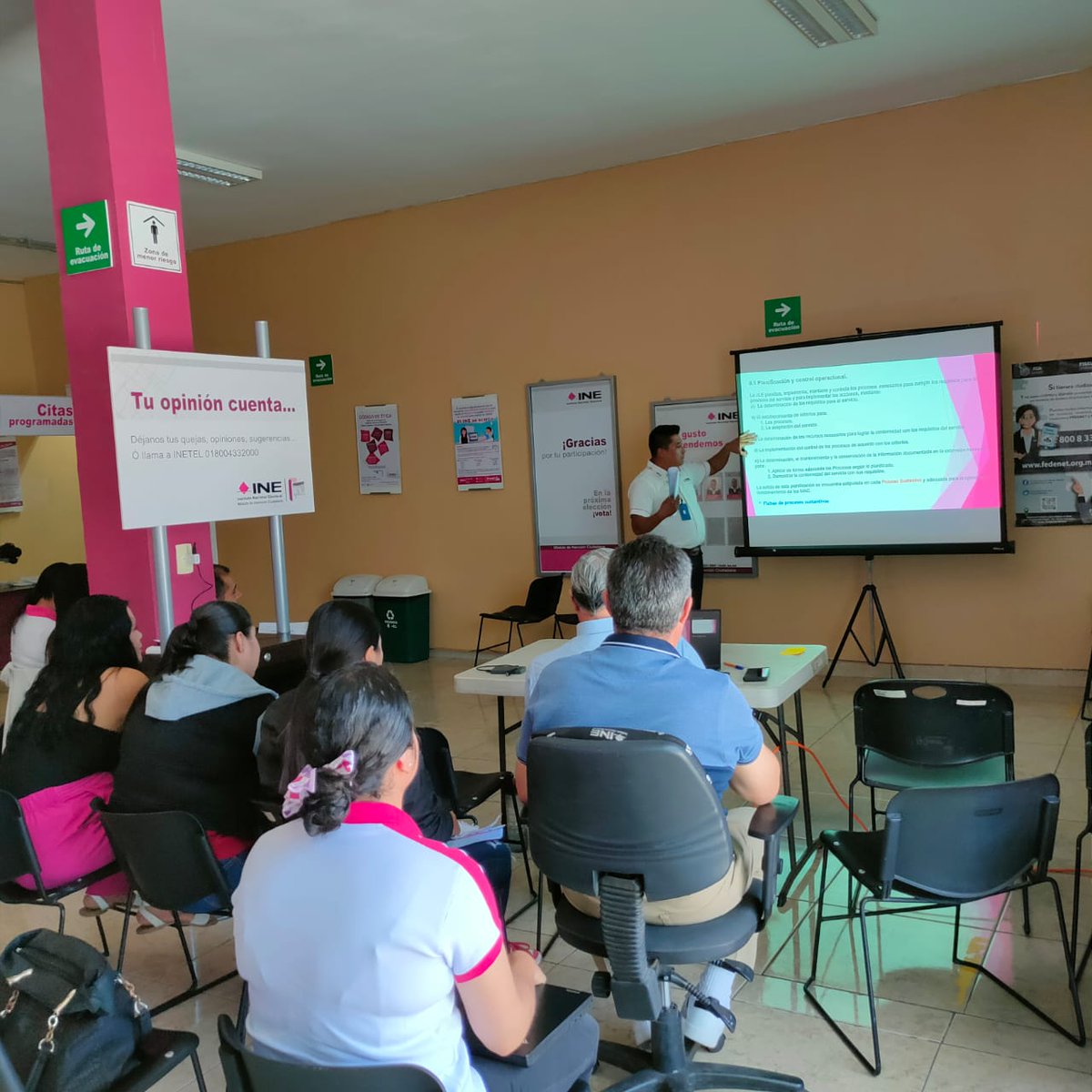 El personal del Módulos de Atención Ciudadanas adscritos a la 13 Junta Distrital Ejecutiva participaron en un curso-taller para fortalecer el Sistema de Gestión de la Calidad, el cual garantiza un servicio eficiente en los trámites que se le brinda a la ciudadanía #INEGuanajuato