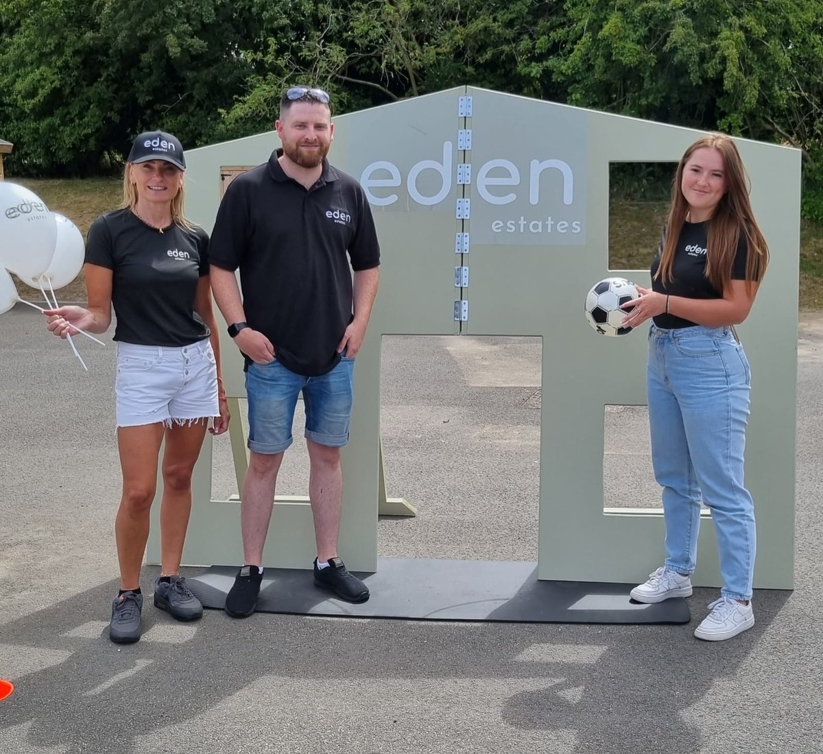Eden estates have their football shootout house going on the pitch at half time for all the kids to get involved with & for being put in to a prizedraw to win a signed football by the players

FREE eden balloons, footballs & ice creams to children
@EdenEstateAgent