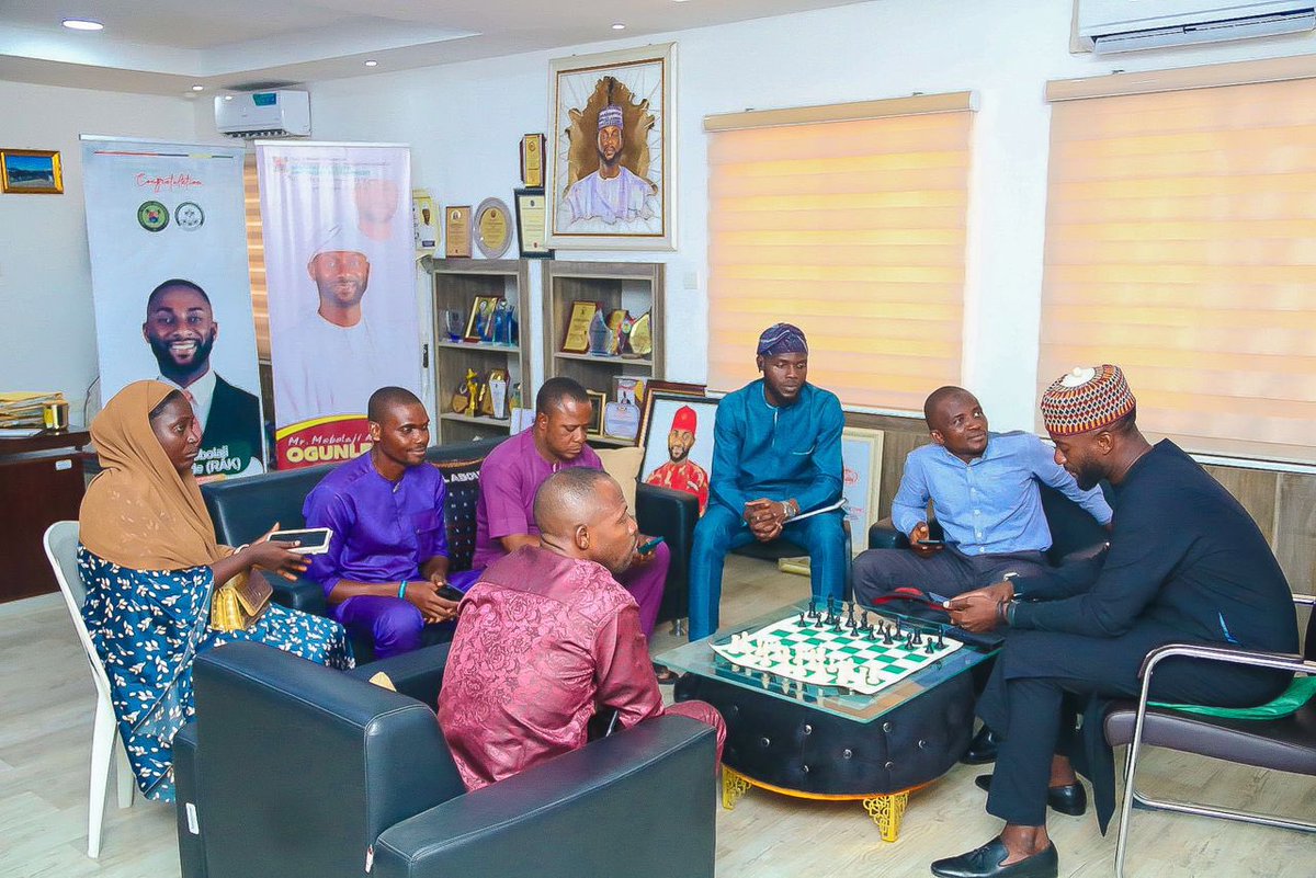 Continuing our relentless efforts in youth engagement and advocacy, I welcomed a vibrant youth group from Iba LCDA, led by Saheed Oluwadare, fondly known as Seedorf. The discussion with the group about their activities highlighted our joint mission for youth empowerment and