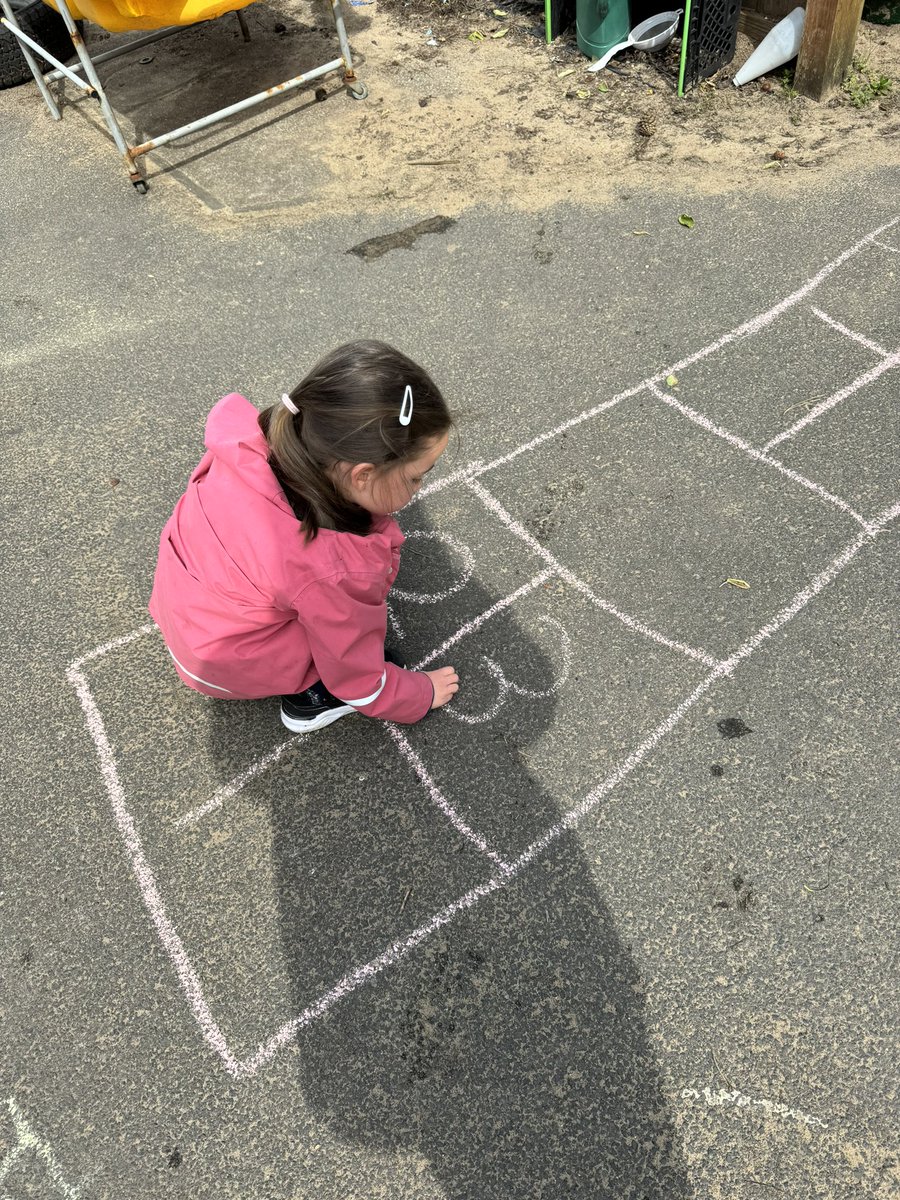 We had a beautiful morning enjoying the sunshine outdoors! Lots of fun and learning happening! 🎨 💦 👷 @Shoreside1234 @MrPowerREMAT